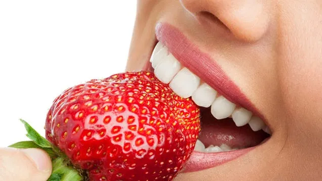 26513 strawberries teeth whitening main
