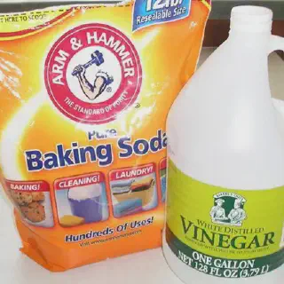 /img/26759-baking-soda-honey-smile.webp