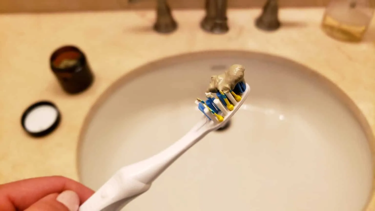 26770 activated charcoal teeth